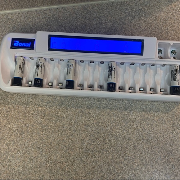 New 16 slot battery recharger - Picture 5 of 6